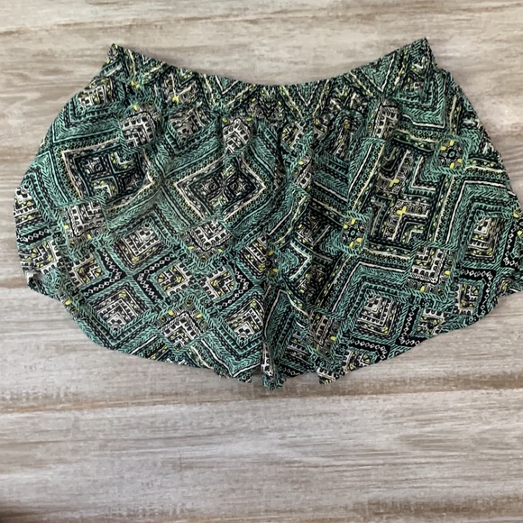 Beach Shorts - Picture 4 of 5